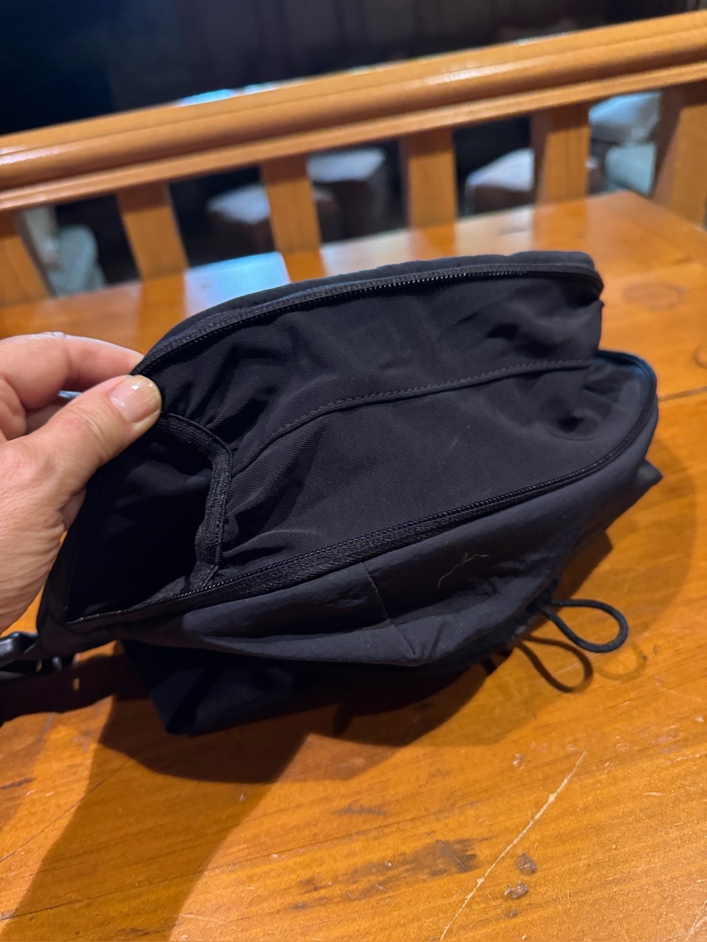 LULULEMON Curved Crossbody Bag - BAG IS BLACK!! - Picture 10 of 13